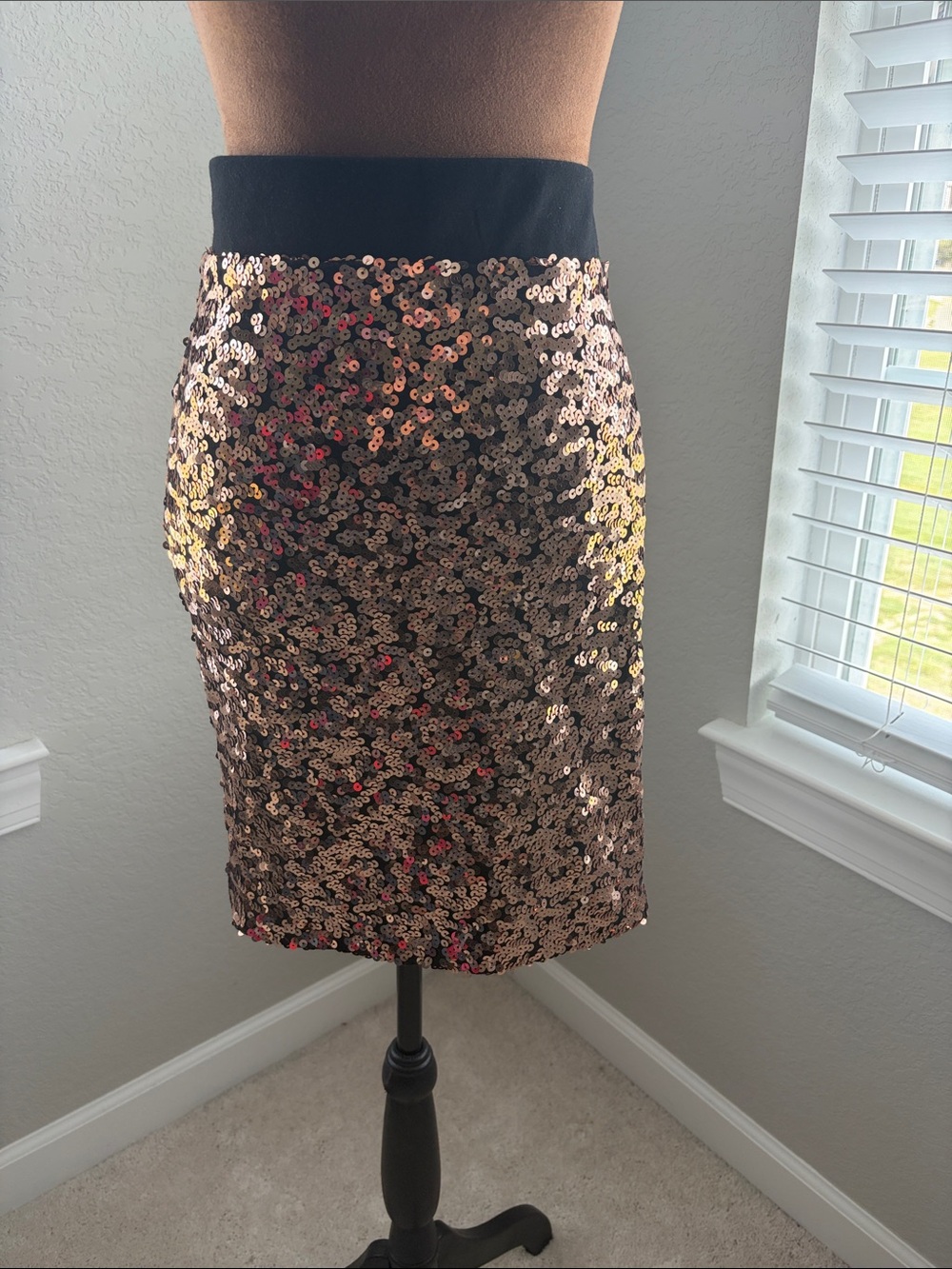 NWT torrid Rose Gold Sequin Pencil Skirt with Black Waistband